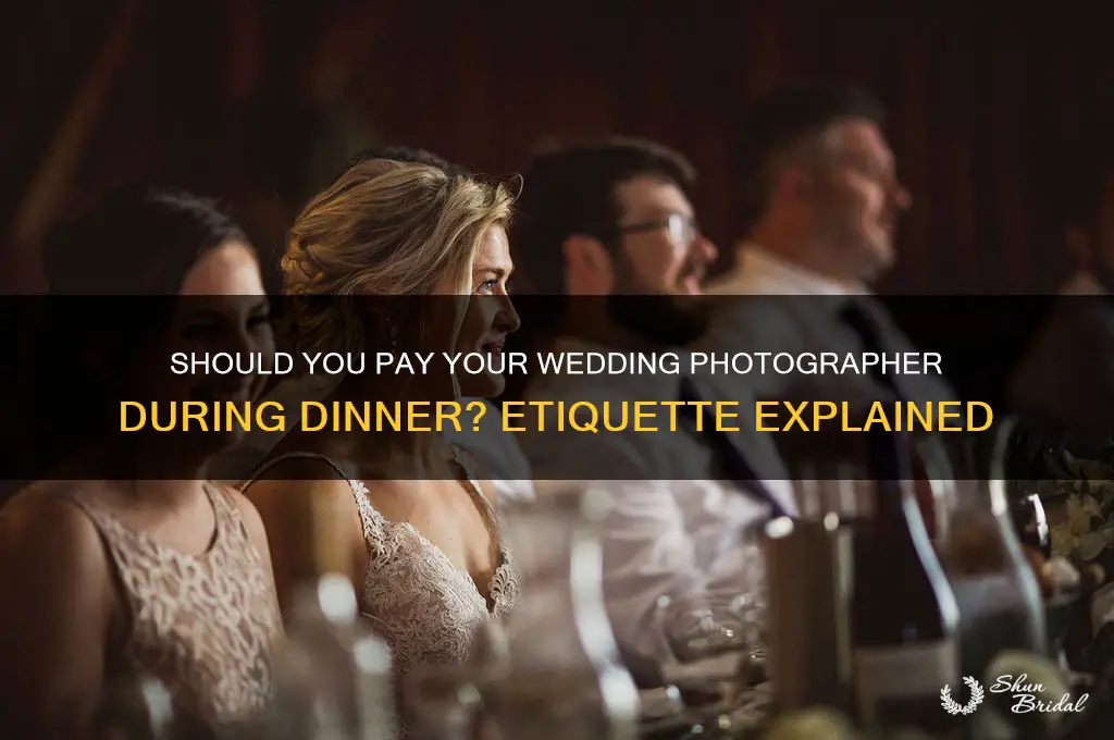 should I pay my wedding photopher during dinner