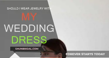 Choosing Jewelry to Complement Your Wedding Dress