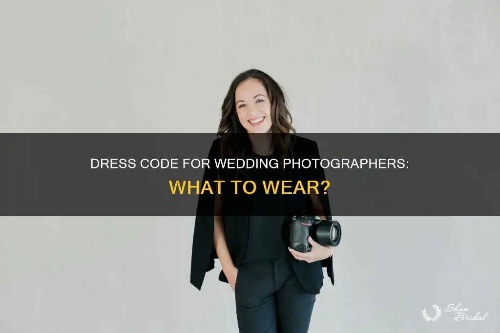 should wedding photographers dress up