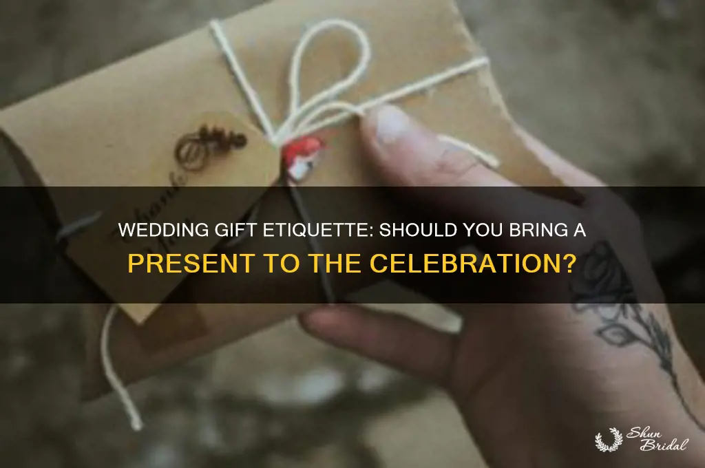 should you give a gift at a wedding