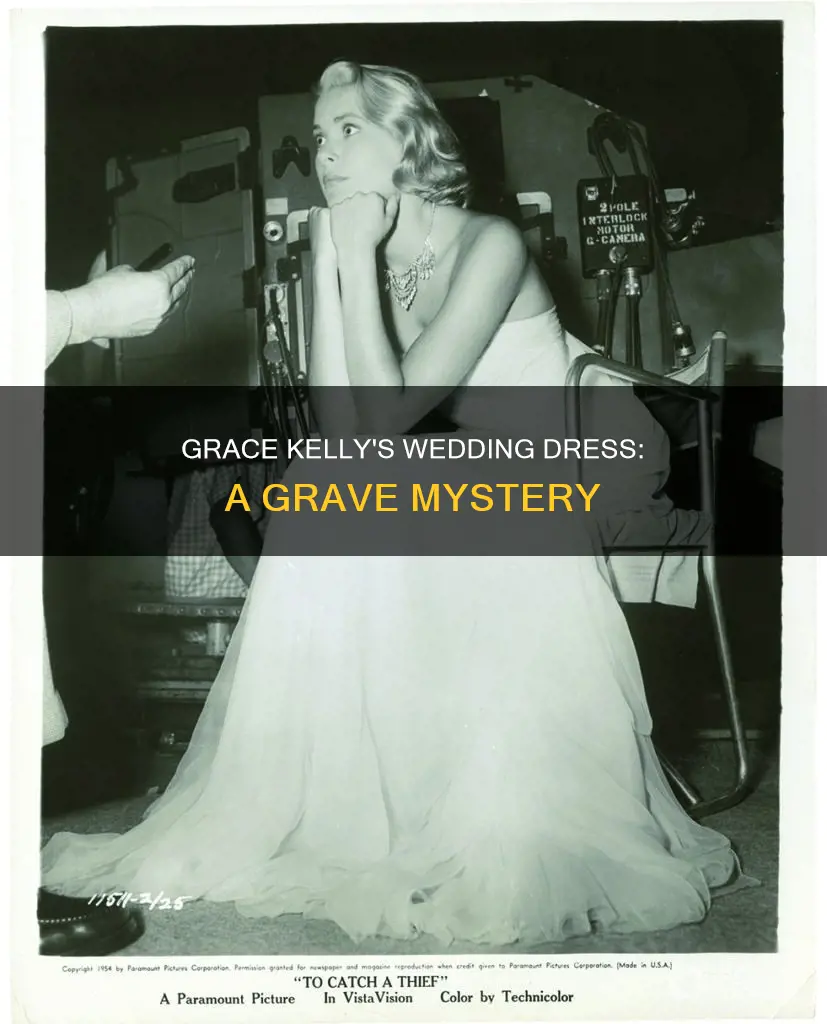 was grace kelly buried in her wedding dress