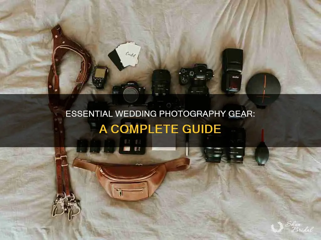 what a photographer should bring to a wedding