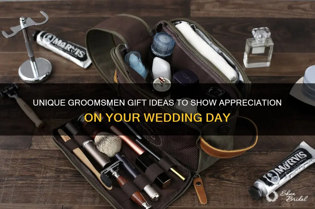what are good groomsmen gifts