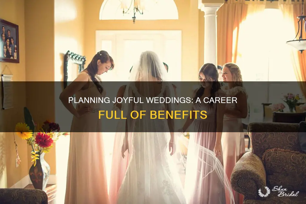 what are some benefits of being a wedding planner