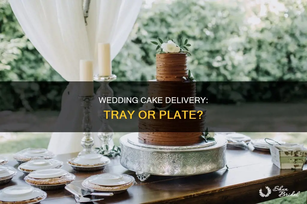 what are wedding cakes delivered on tray plate