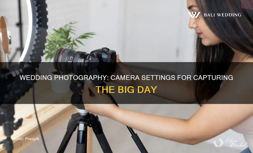 what camera settings do wedding photographers use