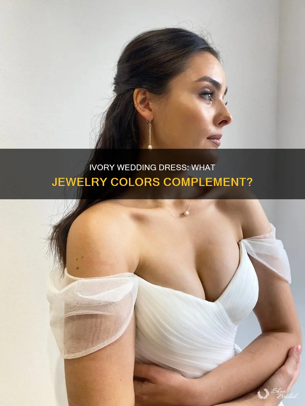 what color jewelry to wear with ivory wedding dress