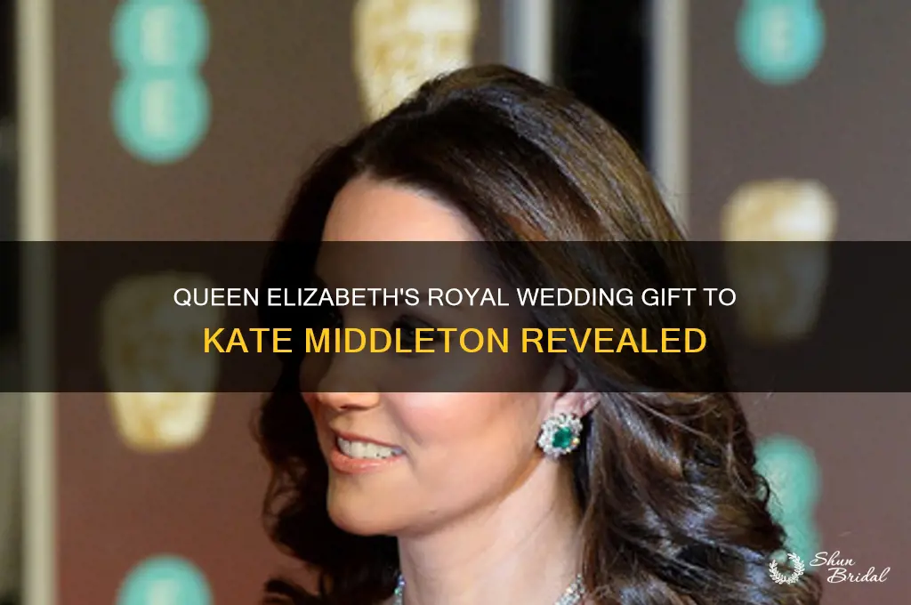 what did queen elizabeth gave kate as a wedding gift
