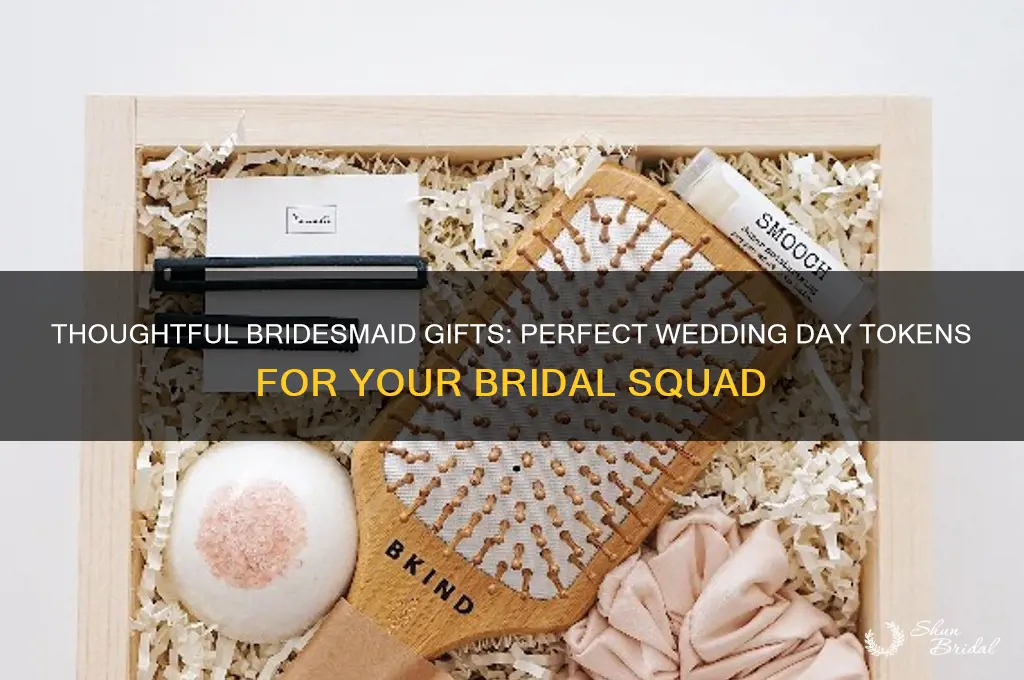 what do brides gift their bridesmaid on wedding day