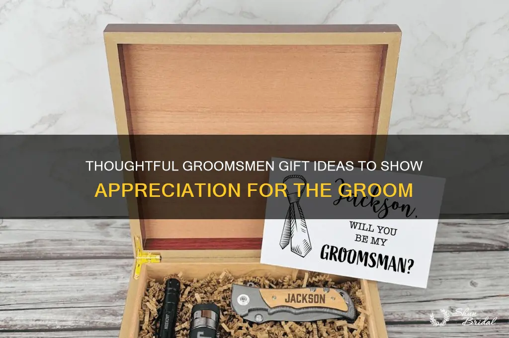 what do groomsmen give as a gift