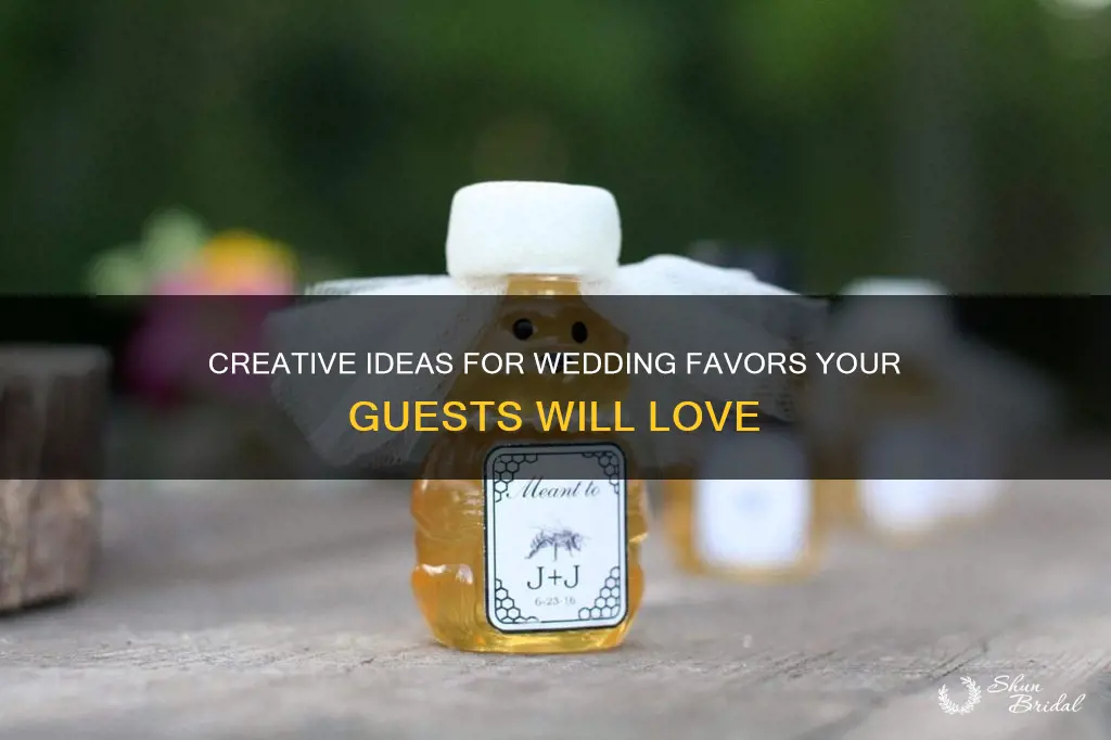 what do you put in wedding favours