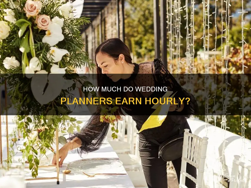 what does a wedding planner make per hour