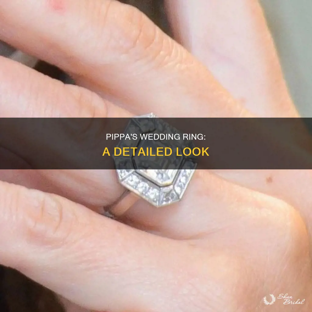 what does pippas wedding ring look like
