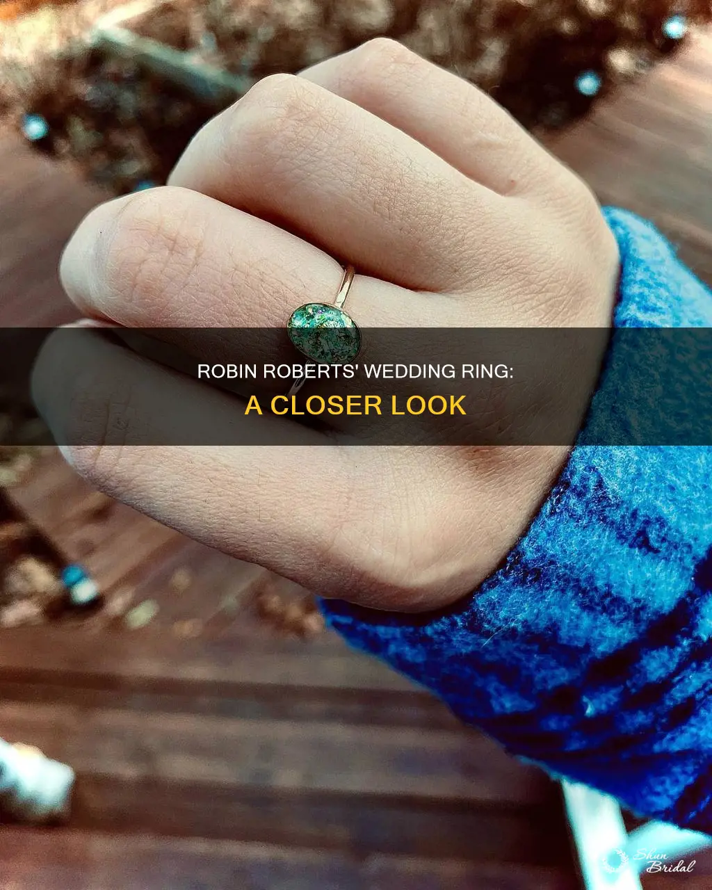 what does robin roberts wedding ring look like