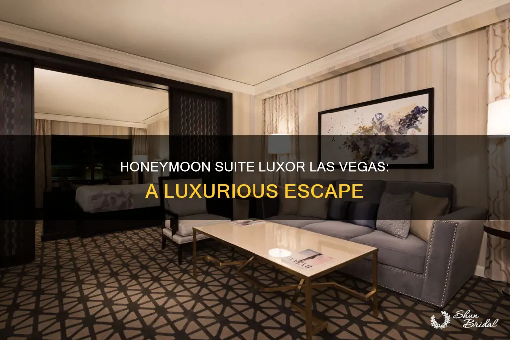 what does the honeymoon suite look like luxor las vegas