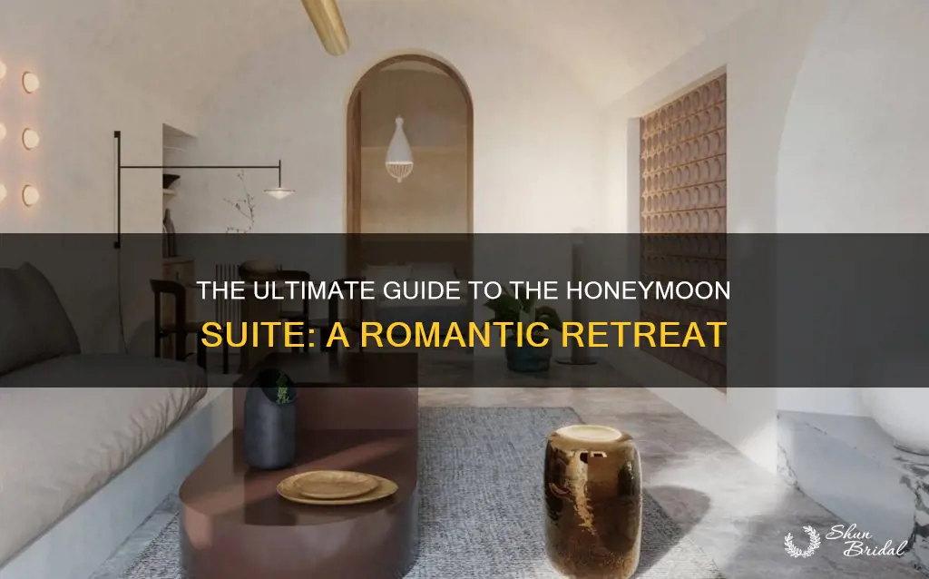 what does the honeymoon suite look like