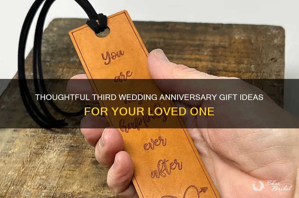what gift for third wedding anniversae