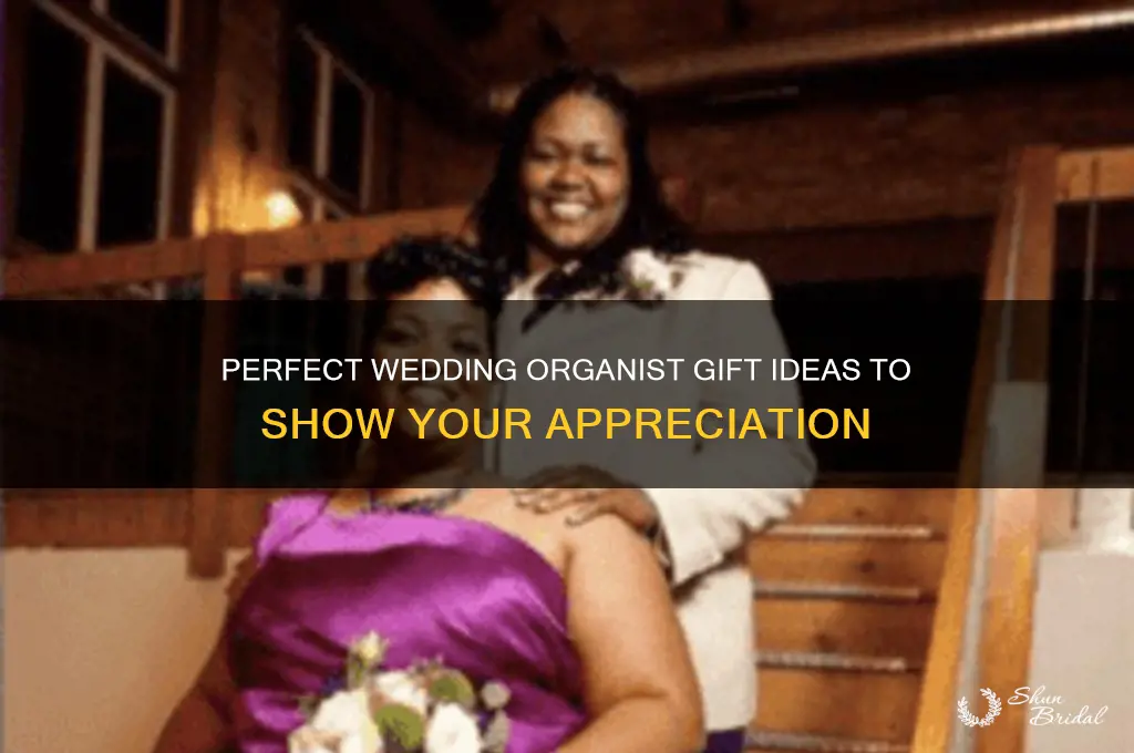 what gift should i give to my wedding organist