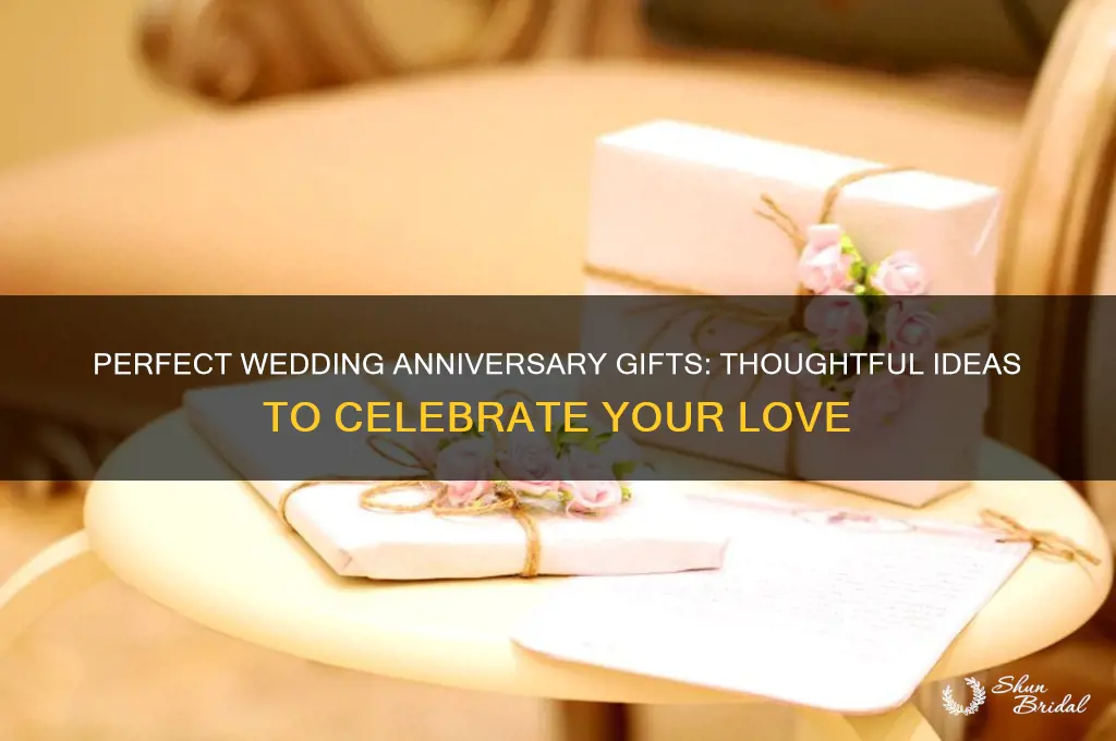 what gift to give on wedding anniversary