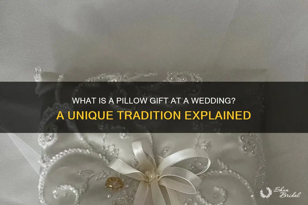 what is a pillow gift wedding
