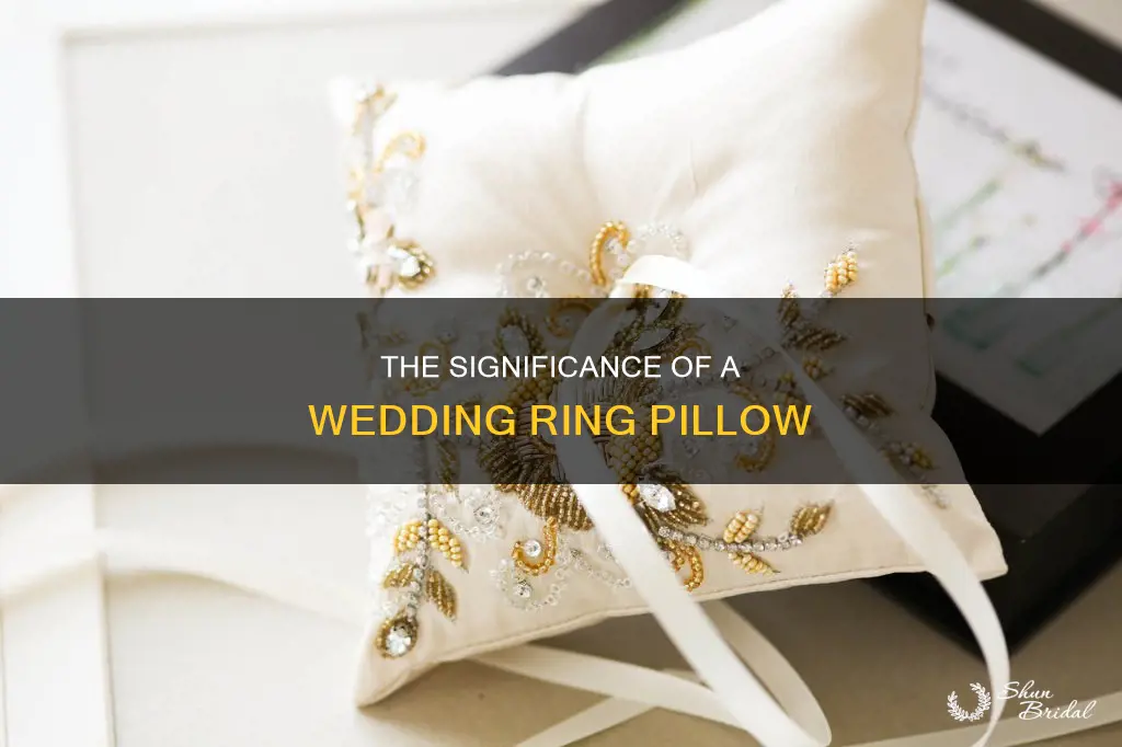 what is a wedding ring pillow