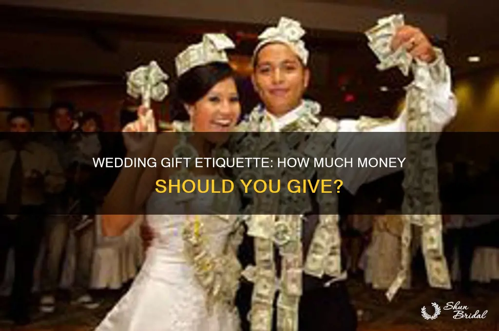 what is etiquette for monetary wedding gifts