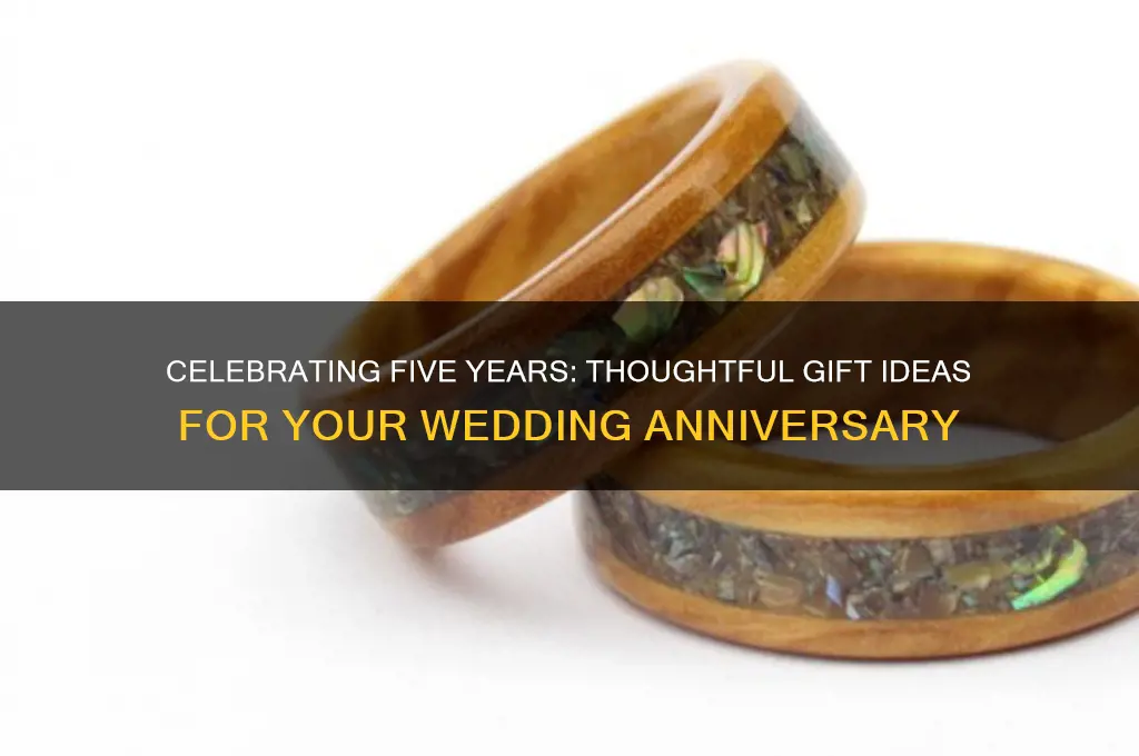 what is gift for 5 year wedding anniversary