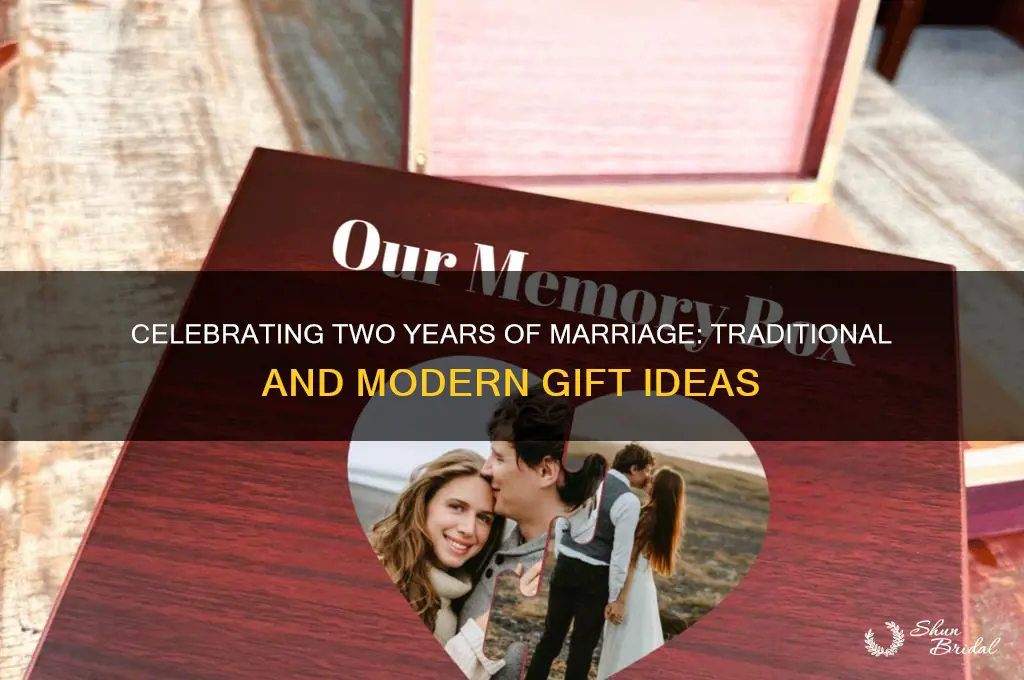 what is the 2 year wedding anniversary gift