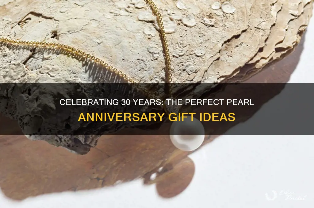 what is the 30 wedding anniversary gift