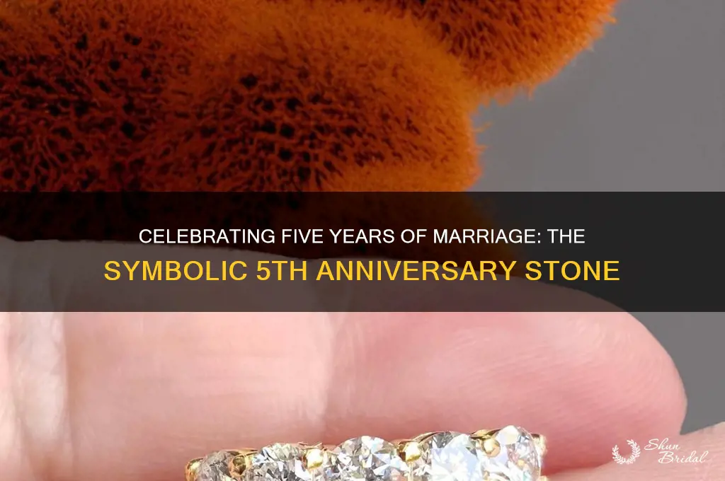 what is the 5th wedding anniversary stone