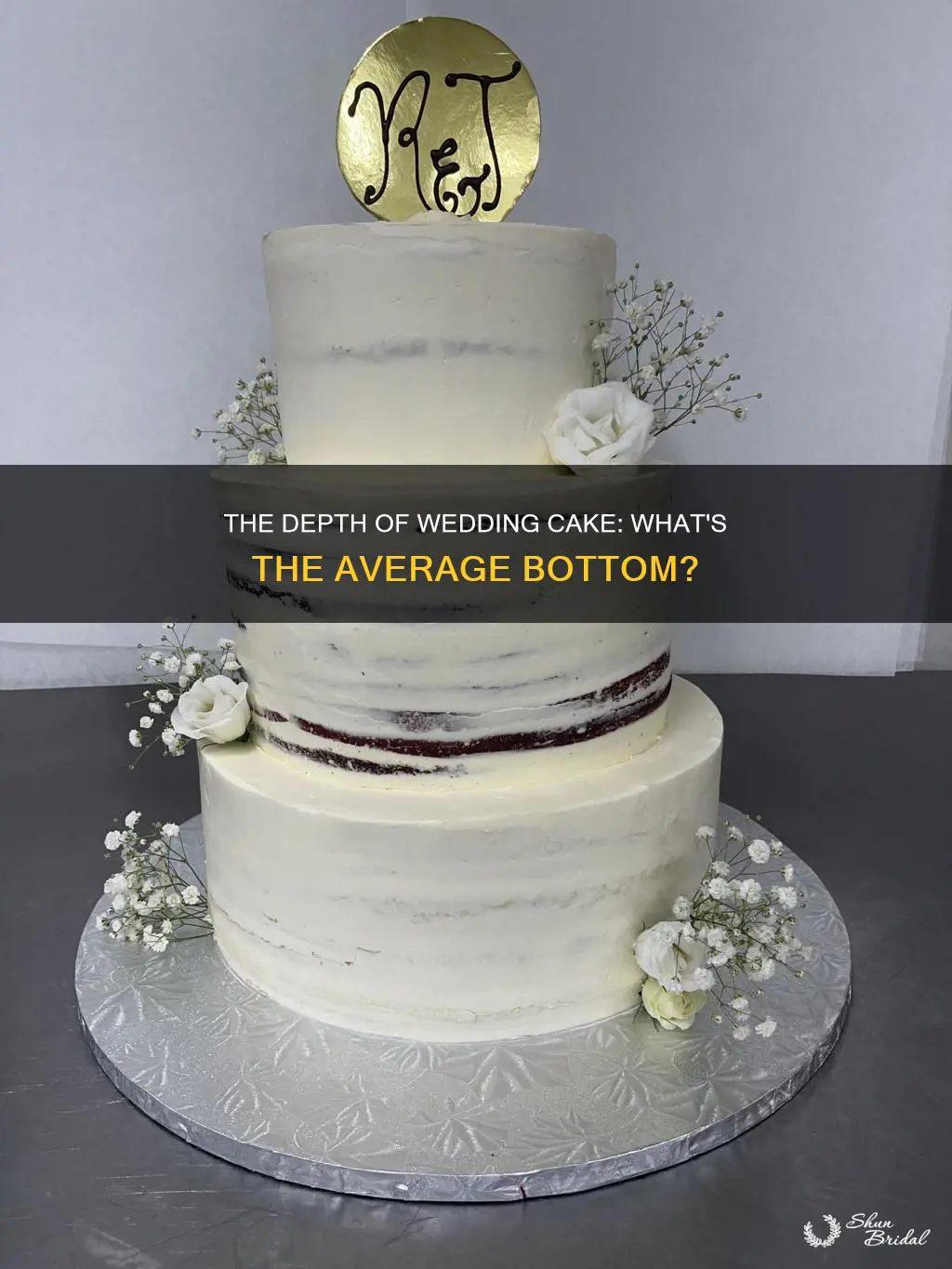 what is the average bottom of a wedding cake