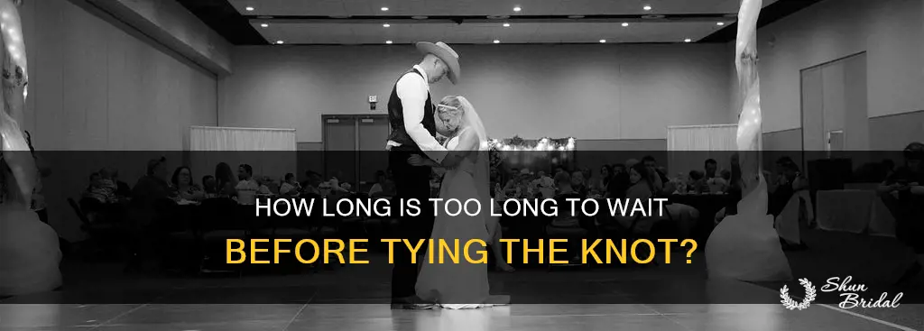 what is the average time between engagement and wedding