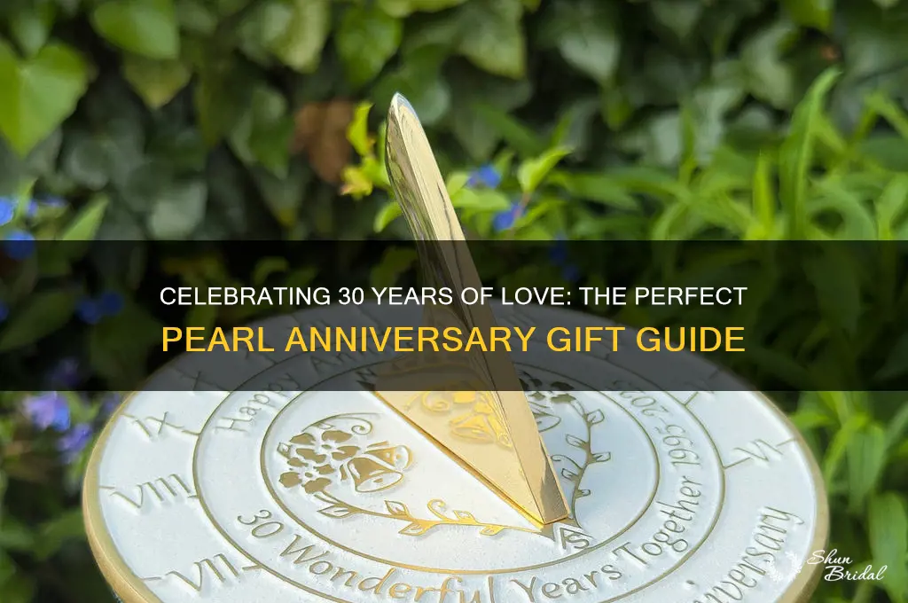 what is the gift for 30 year wedding anniversary