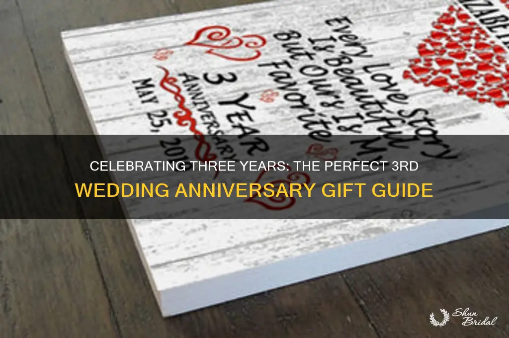 what is the gift for 3rd wedding anniversary