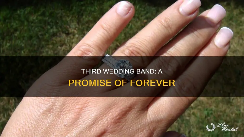 what is the third wedding band for