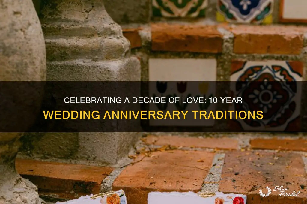 what is the tradition for a 10 year wedding anniversary
