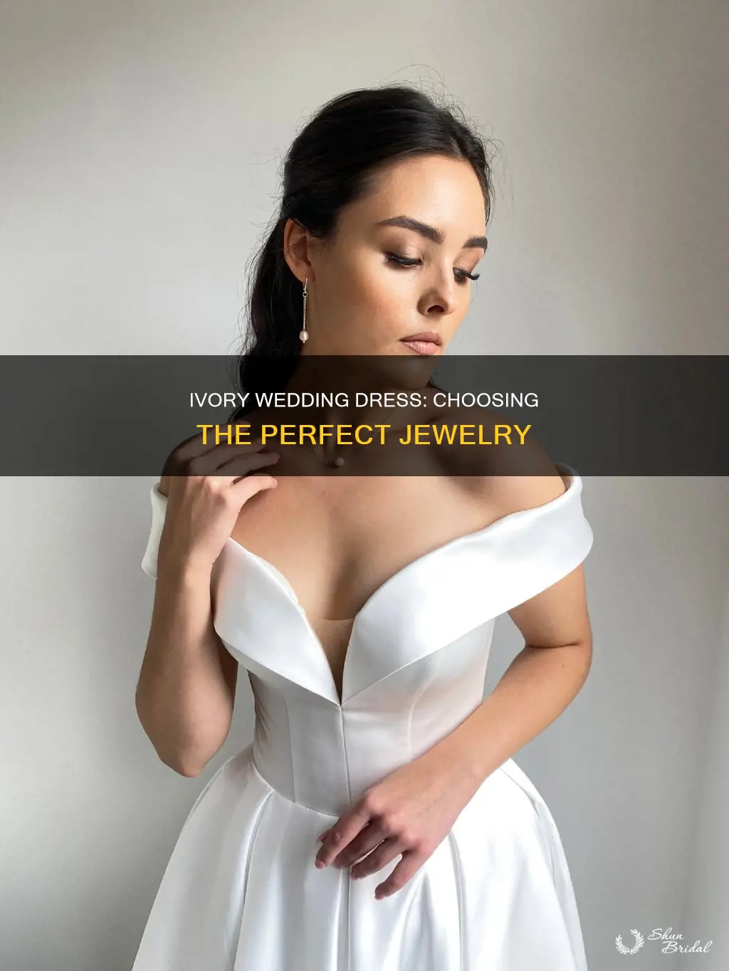 what jewelry to wear with ivory wedding dress
