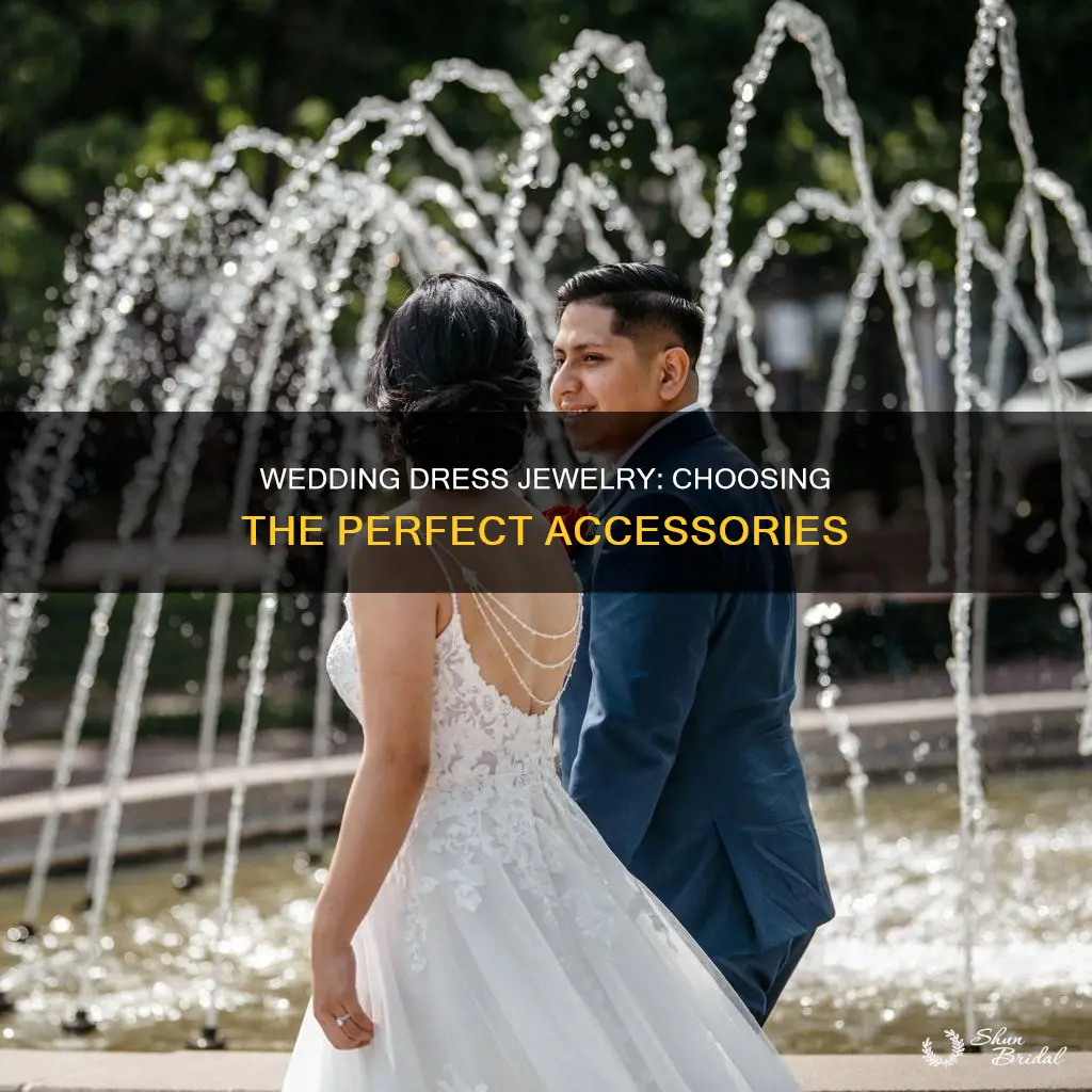 what jewelry to wear with wedding dress