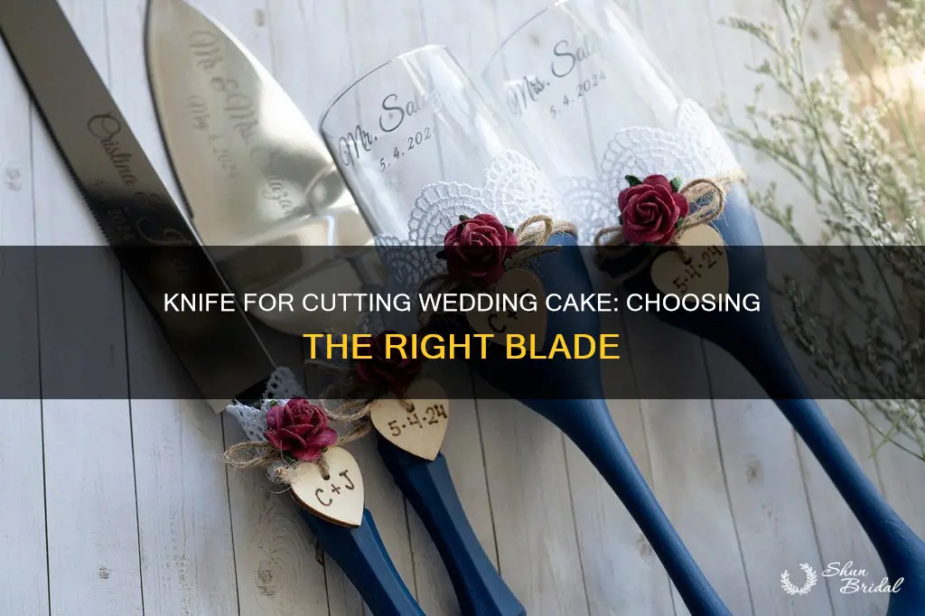 what kind of knife to cut a wedding cake