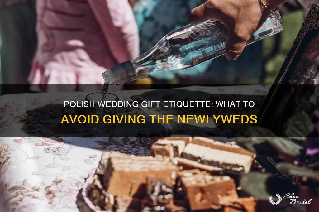 what not to give as a wedding gift poland