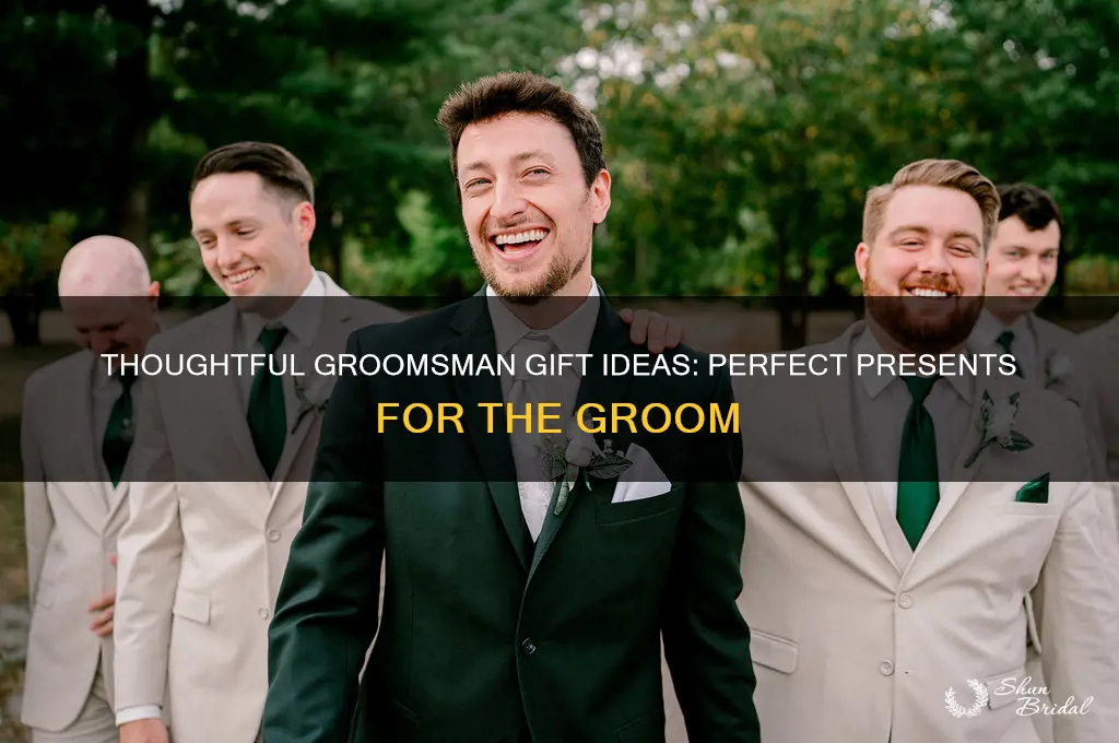 what should a groomsman get the groom