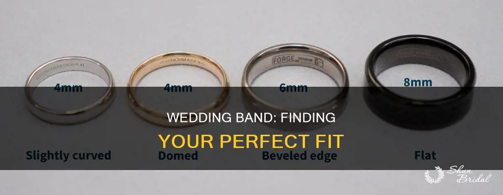 what size should my wedding band be