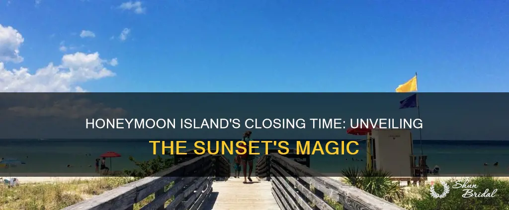 what time does honeymoon island close