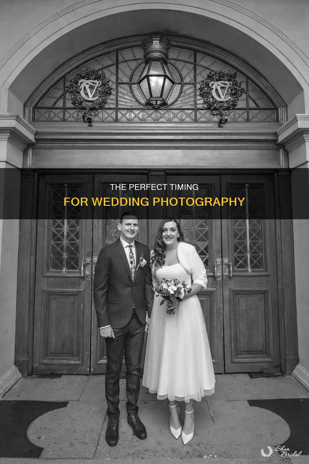 what time should photographer arrive for wedding