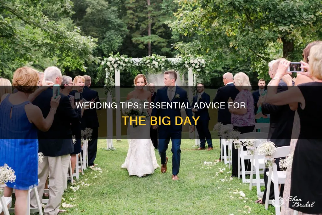 what tips need to be given at a wedding