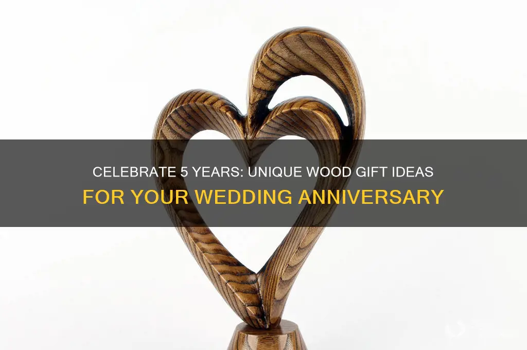 what to buy 5 year wedding anniversary wood