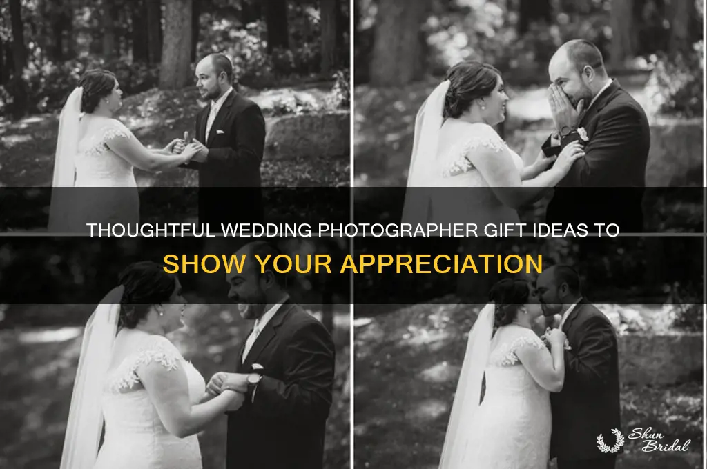 what to gift your wedding photographer