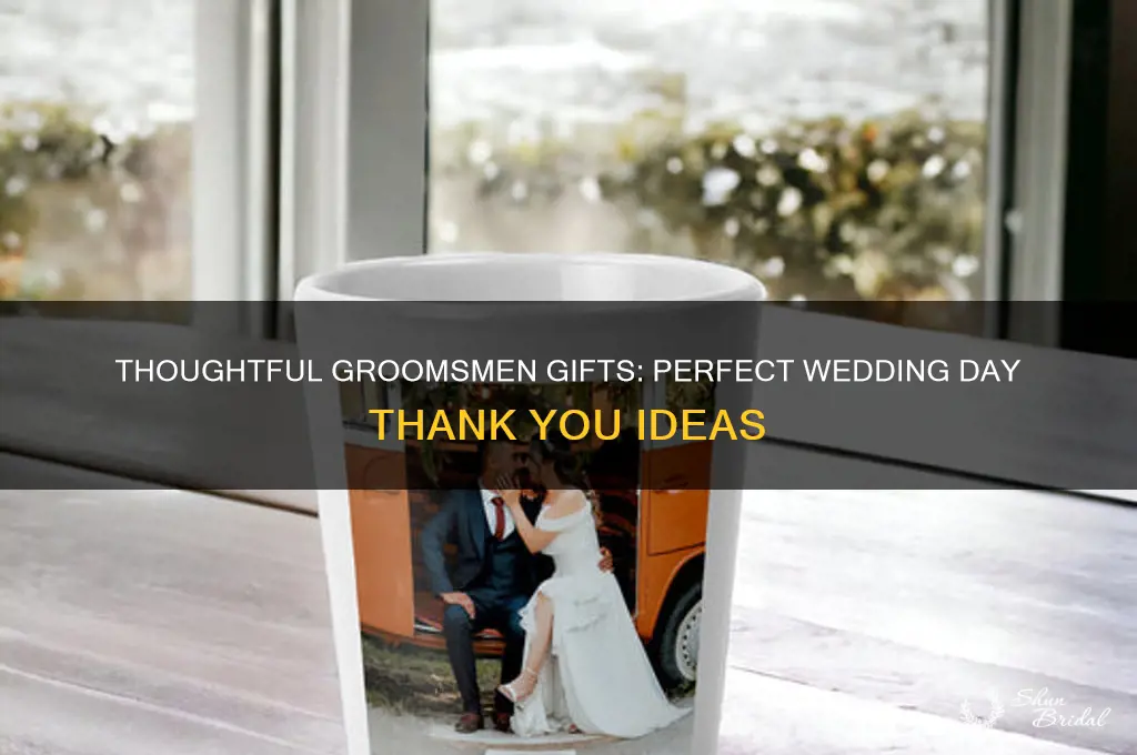what to give groomsmen on wedding day