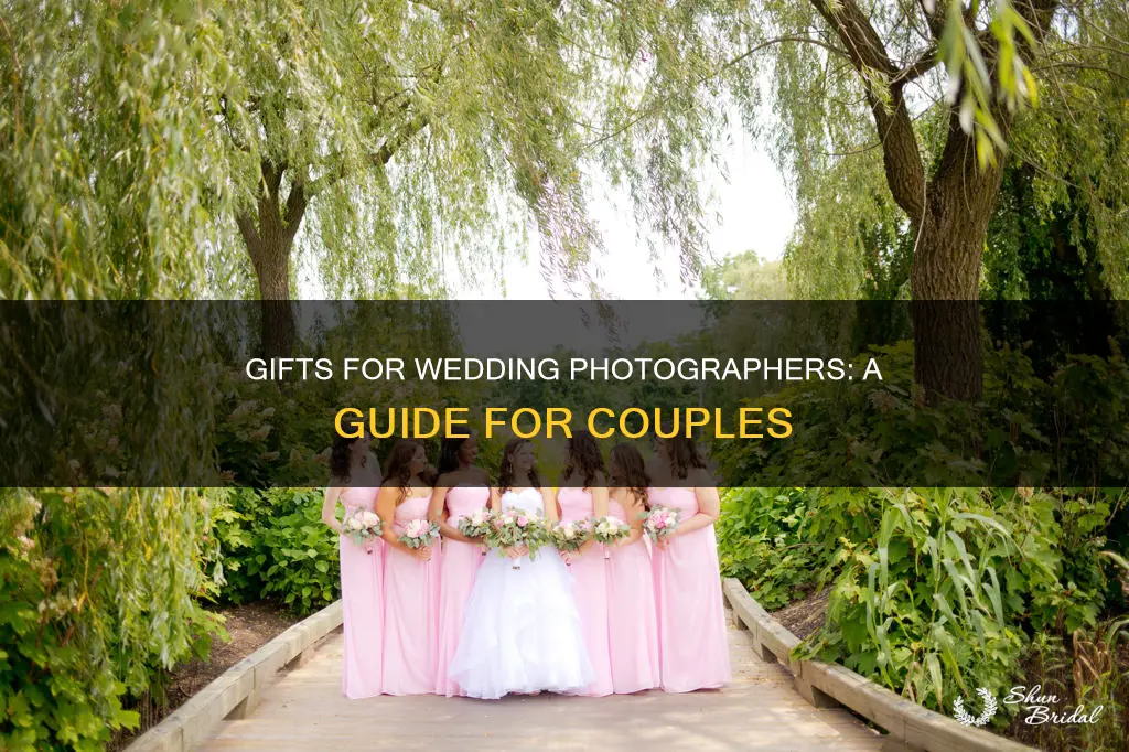 what to give your wedding photographer