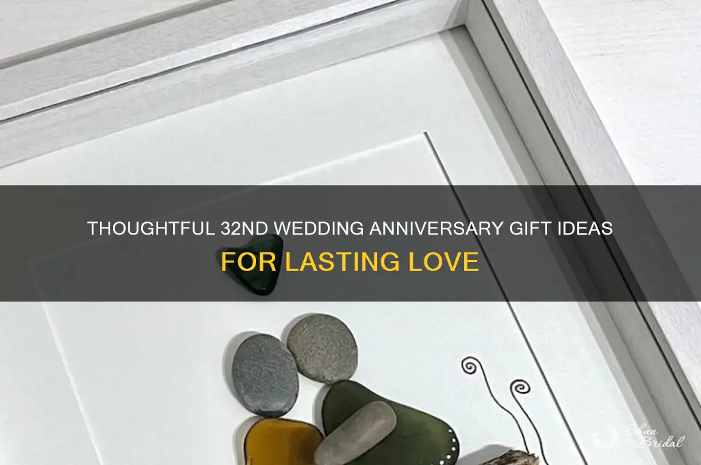 what type of gift on the 32nd wedding anniversary